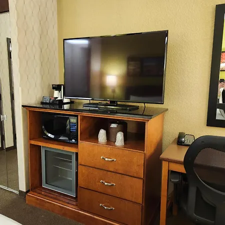 休斯顿糖业地产Heritage Inn Suites，Wyndham商标外部照片