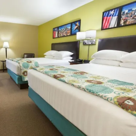 休斯顿糖业地产Heritage Inn Suites，Wyndham商标外部照片
