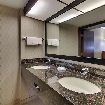 休斯顿糖业地产Heritage Inn Suites，Wyndham商标外部照片