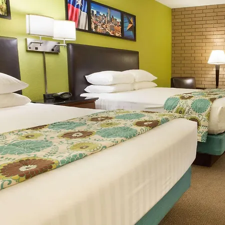 休斯顿糖业地产Heritage Inn Suites，Wyndham商标外部照片