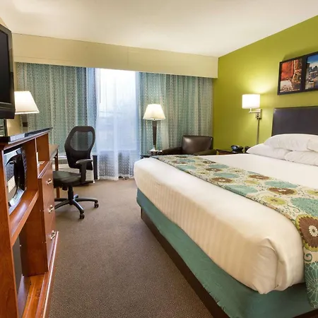 休斯顿糖业地产Heritage Inn Suites，Wyndham商标外部照片